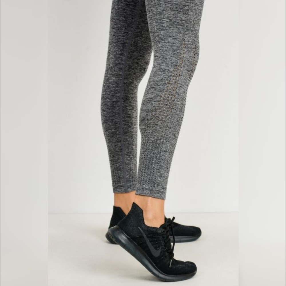 Perforated Cascade Wrap Seamless Highwaist Legging - Picture 5 of 7